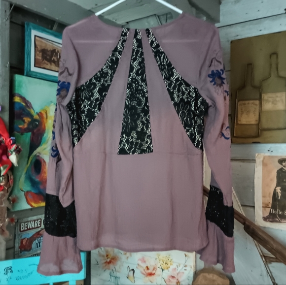 gimmicks top - Picture 3 of 3